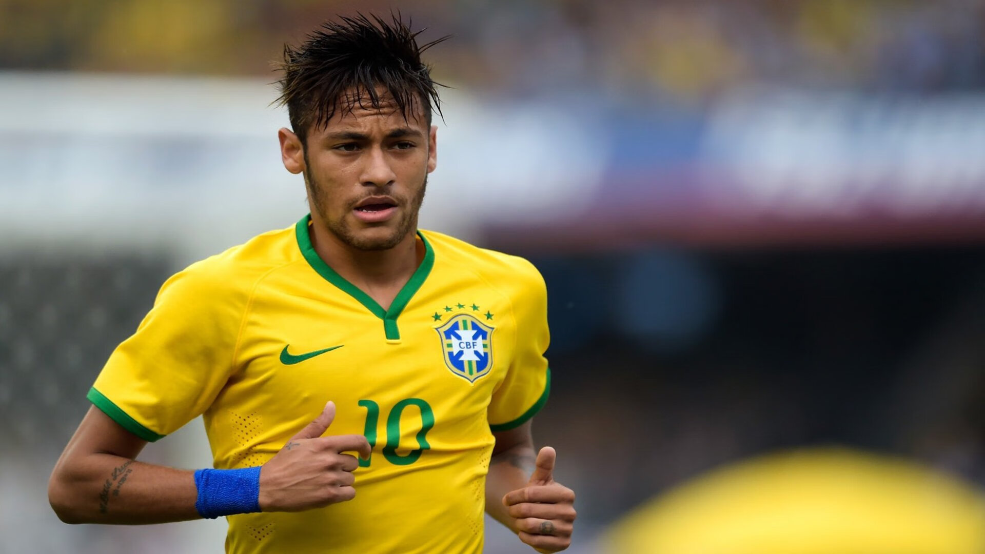 世界杯：官方建议球迷提前2小时到场 现场活动与周边展位排队火爆